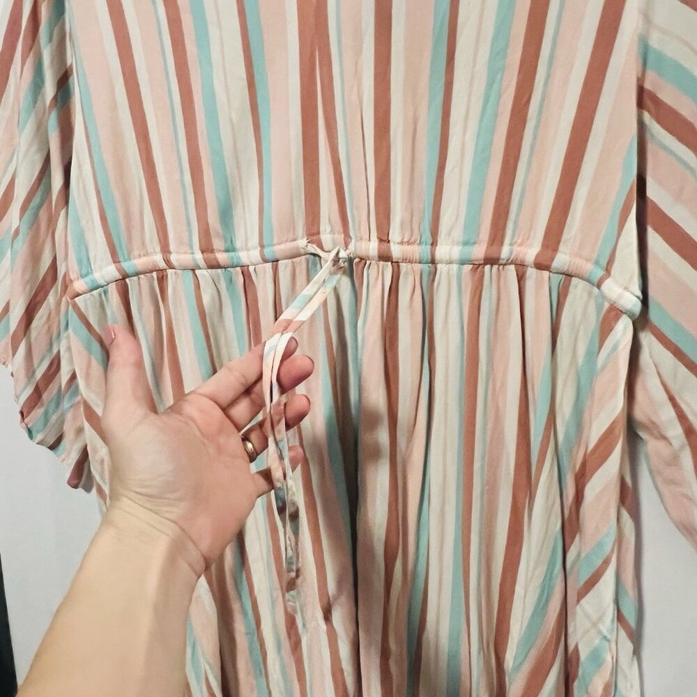 Torrid 2 BABYDOLL Top Challis Stripe Pink Plus Size 2X V Neck Sharkbite Hem - Picture 11 of 12